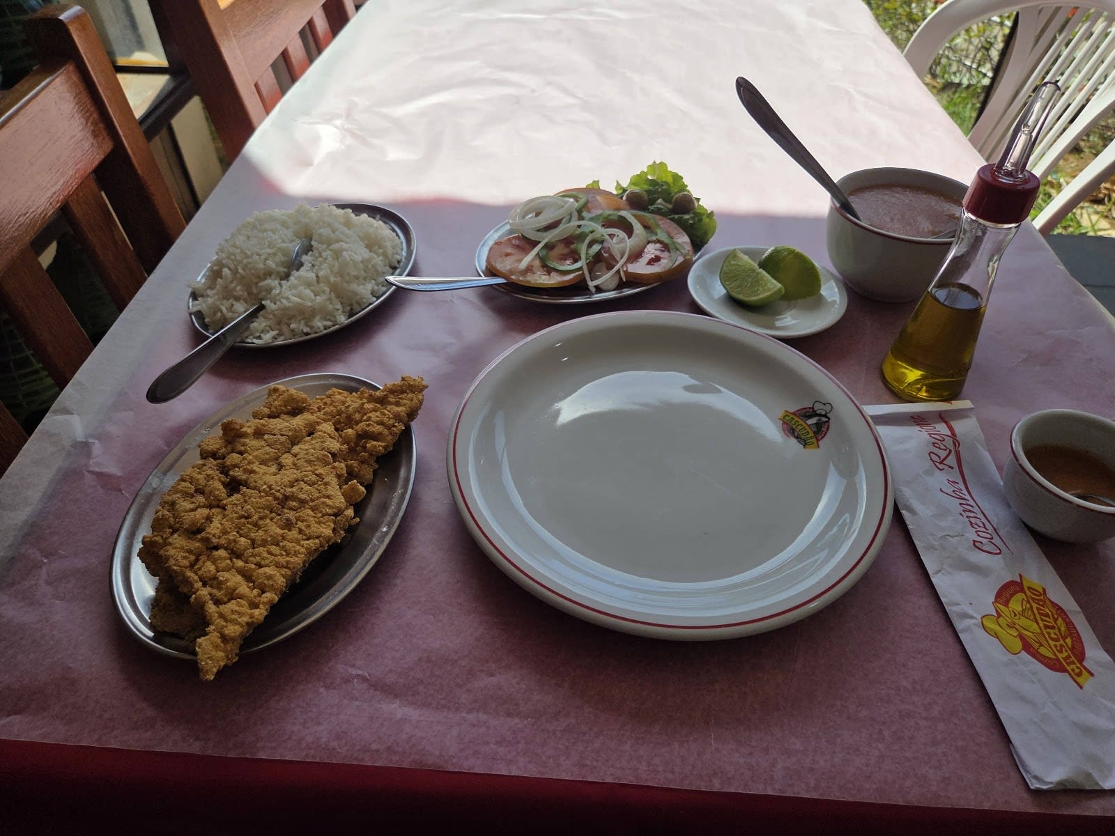Porção servida no Restaurante Cascudão, em Itaperuna (RJ)