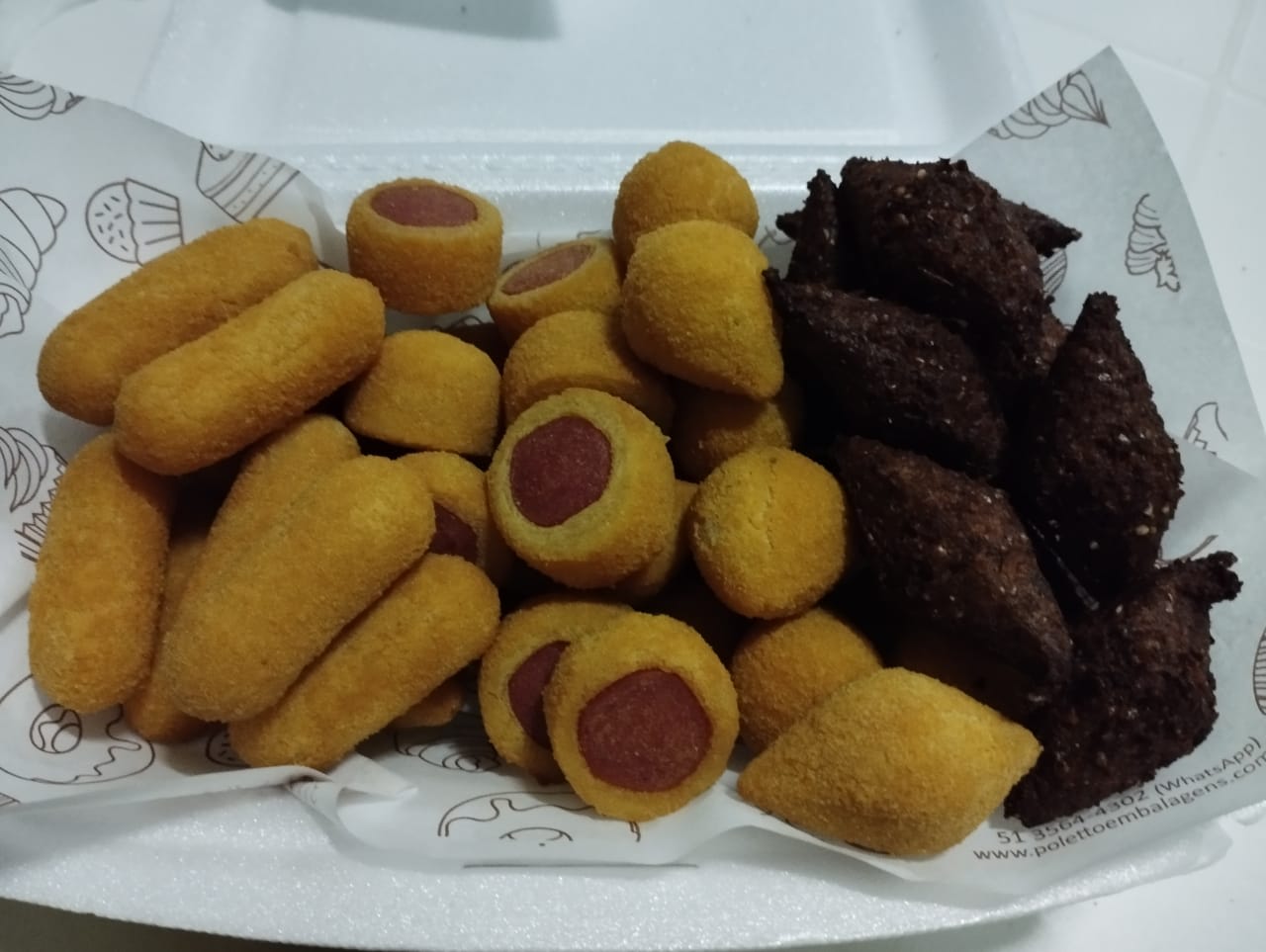 Variedade de salgados das Delicias da Bel em Divinópolis