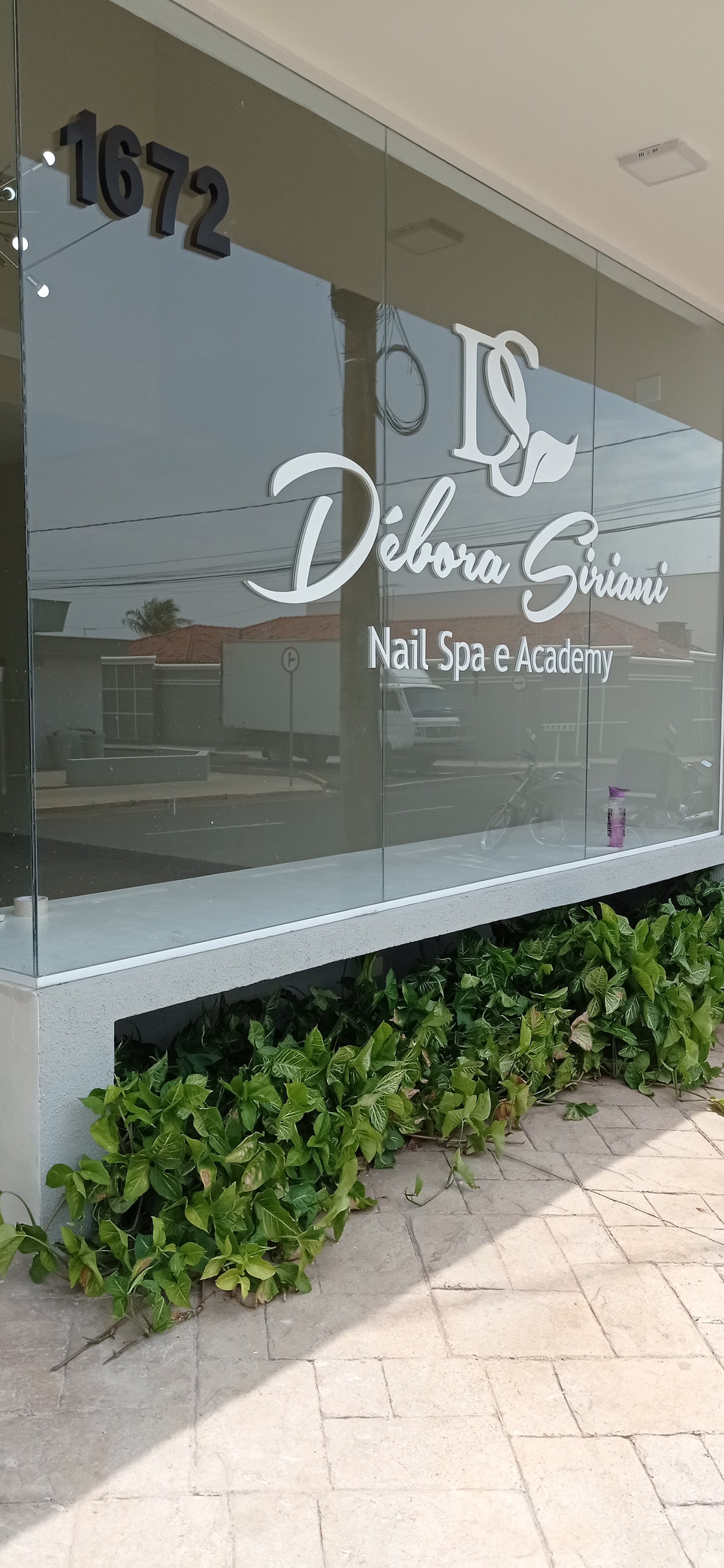 Alongamento em gel aplicado no Débora Siriani Nail Spa, Birigui-SP