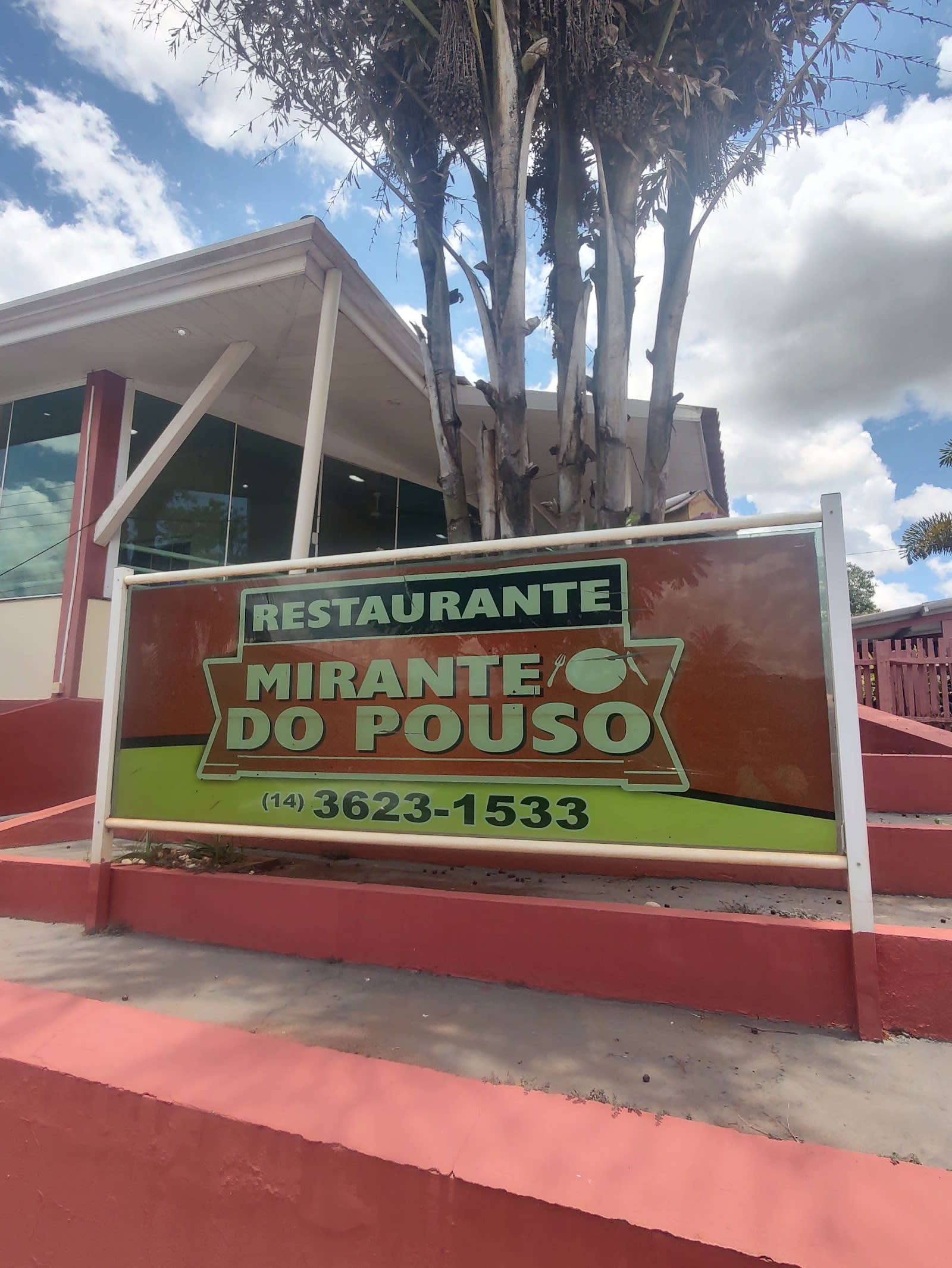 Restaurante Mirante do Pouso em dia de movimento, Jaú — SP