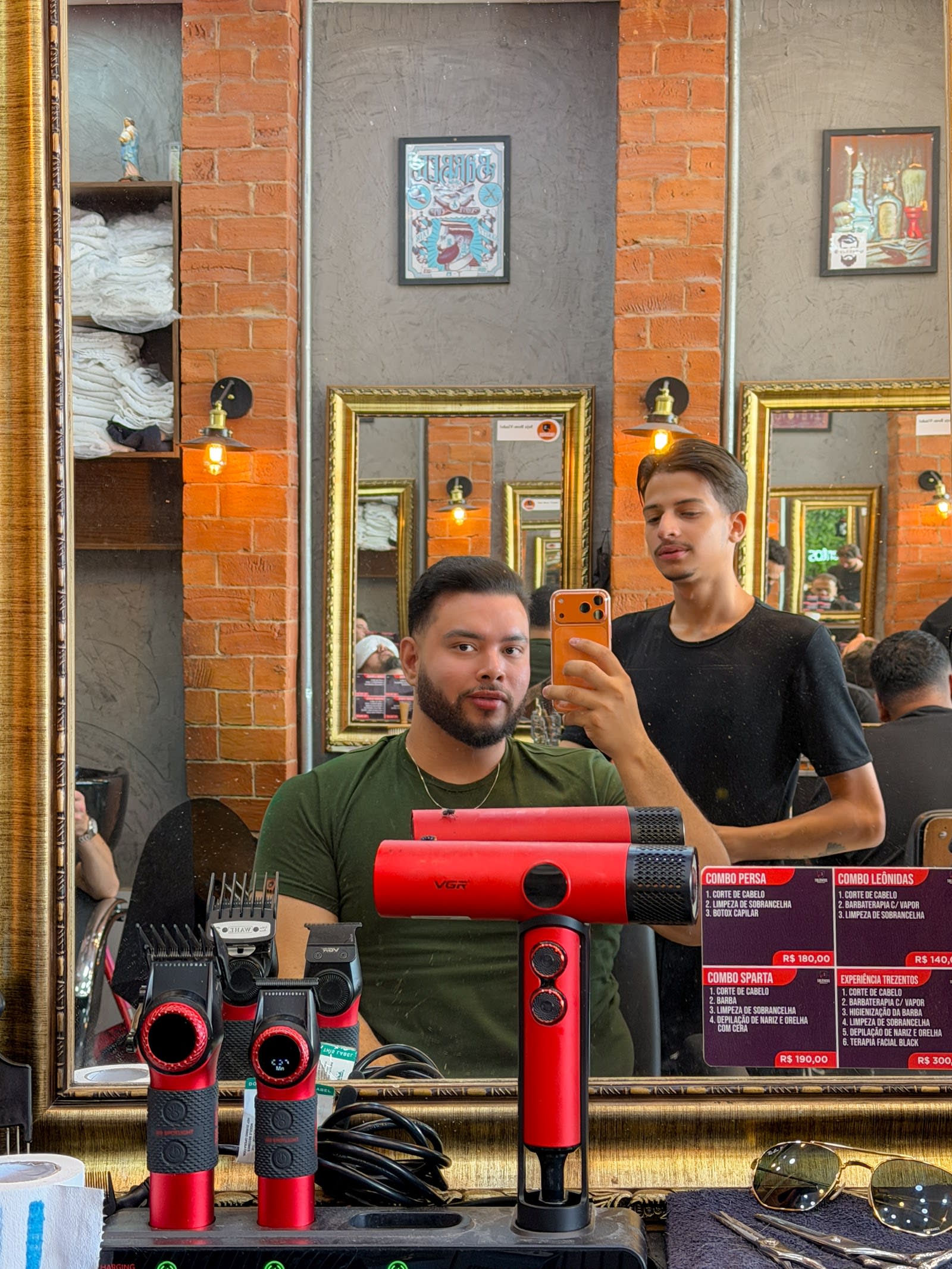 Vista panorâmica da Trezentos Barber Shop no Shopping Center Norte, São Paulo