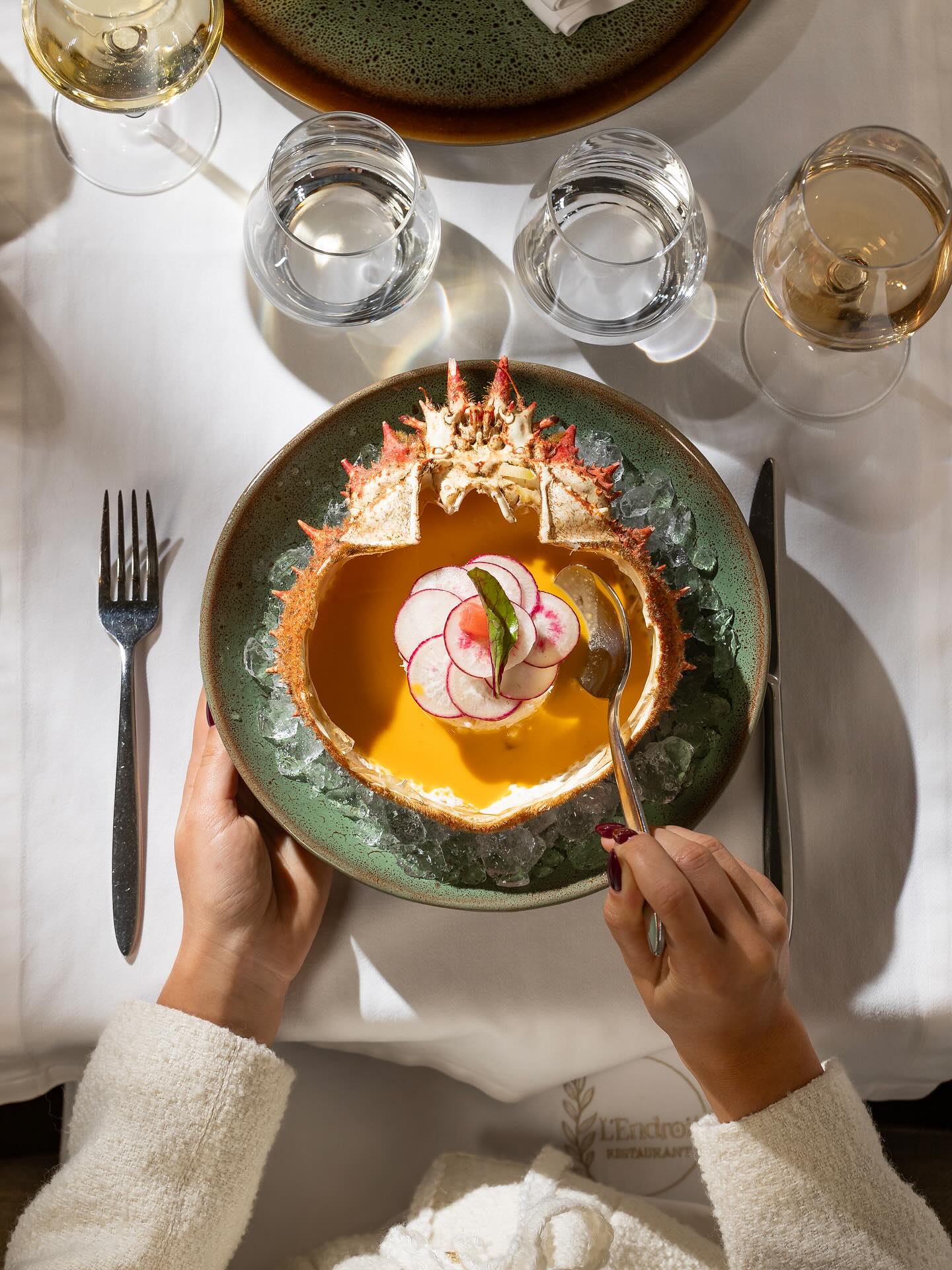 Plat signature du restaurant L'Endroit - Cuisine méditerranéenne raffinée