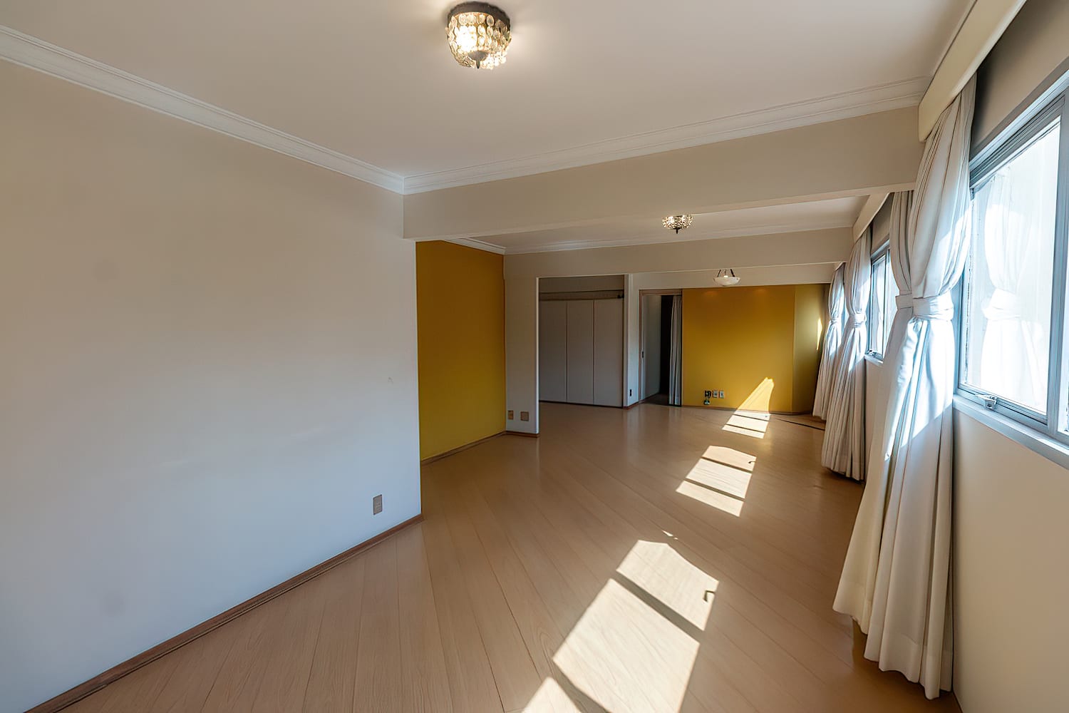 Ícone da Arquitetura no Itaim: Vão Livre e Potencial Infinito no Modular Ômicron (126m²)