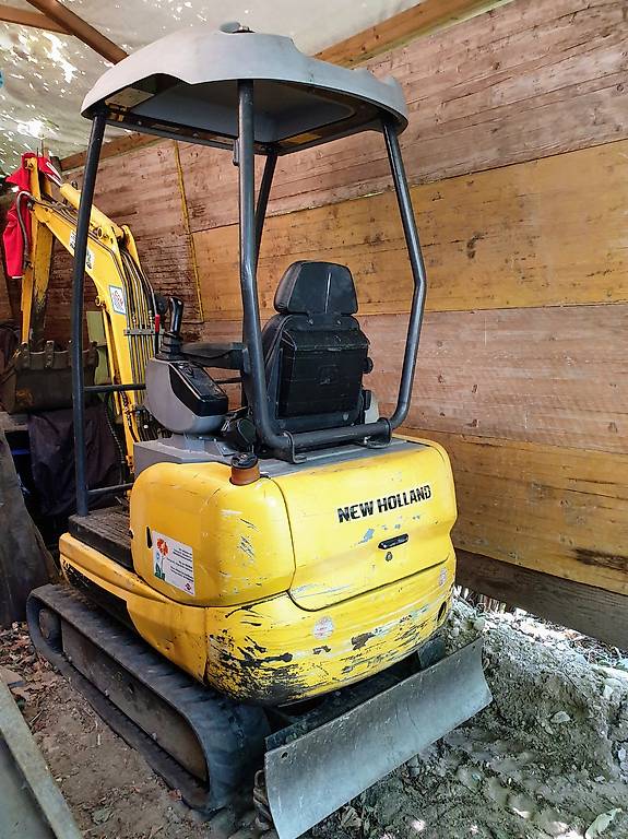 Noleggio escavatore New Holland E18 R