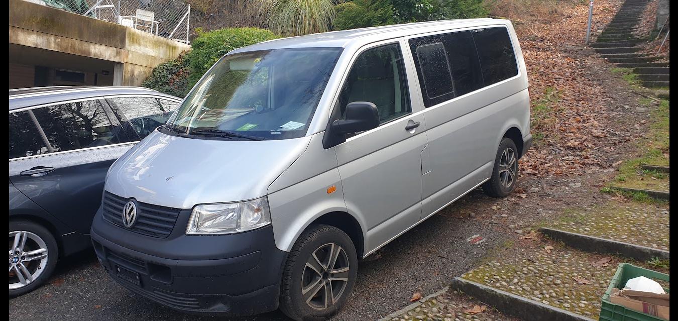 Volkswagen T5 Multivan 9 posti con portapacchi e gancio di traino