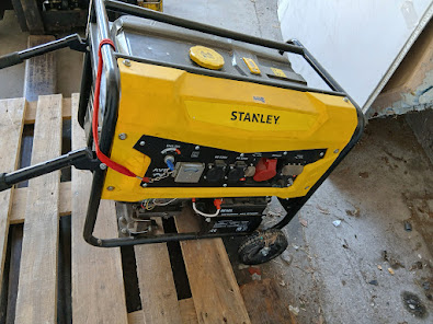 Generatore di corrente a benzina stanley 250/400V