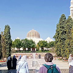 Sultan Qaboos Grand Mosque: Majestic Mosque with Stunning Architecture