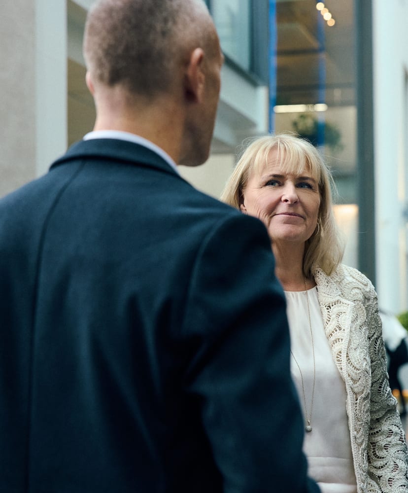 RightPeopleGroup_2258_cropped-min.jpg