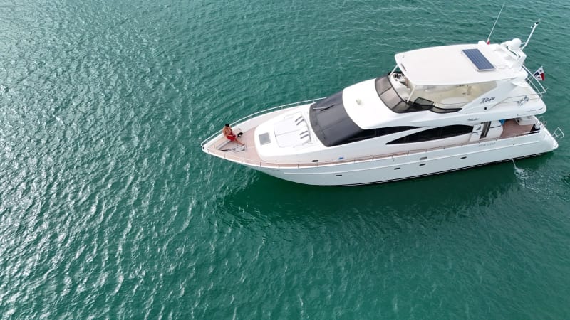 Yate Azimut 70 · 25 pax en Cartagena, hasta 25 personas, sale del Club Náutico