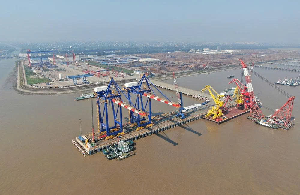 Ship to Shore crane (STS) 2