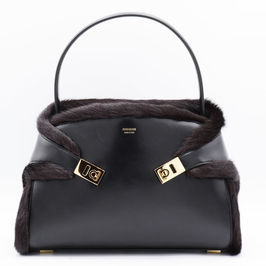 Ferragamo Black Leather Hug S Shoulder Bag