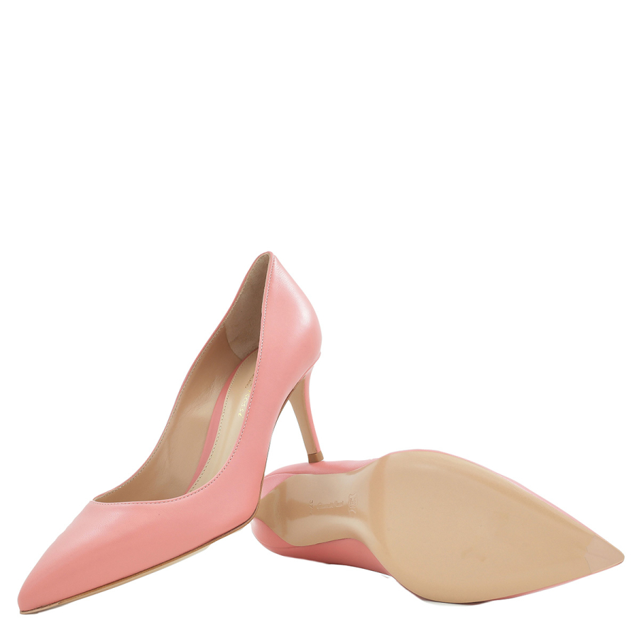 普通価格の海外ブランドパンプス 幅狭足の靴探し