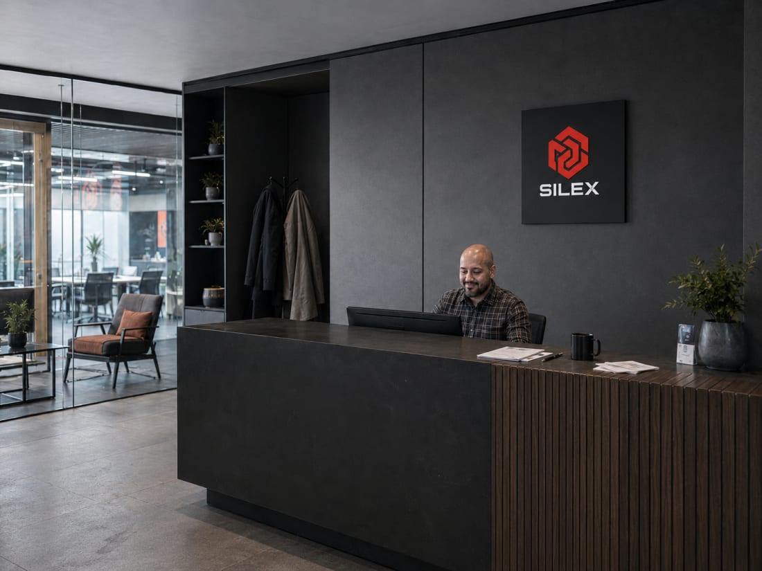 Agence SILEX, comptoir et machine exposée