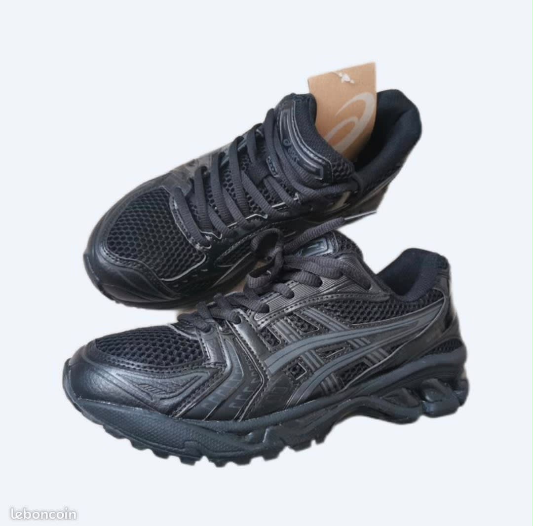 Asics à Conakry