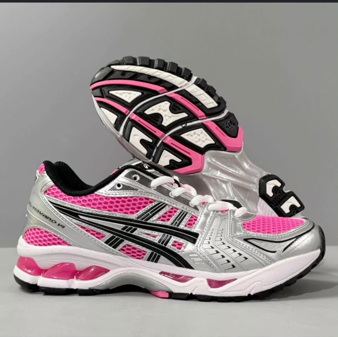 Asics à Conakry