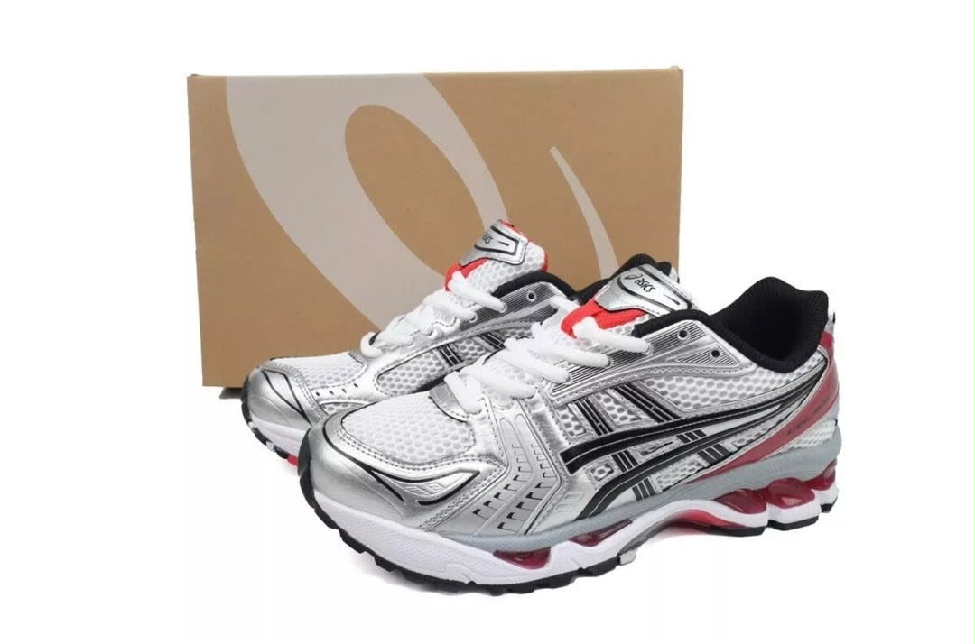 Asics à Conakry
