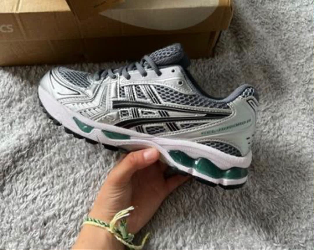 Asics à Conakry