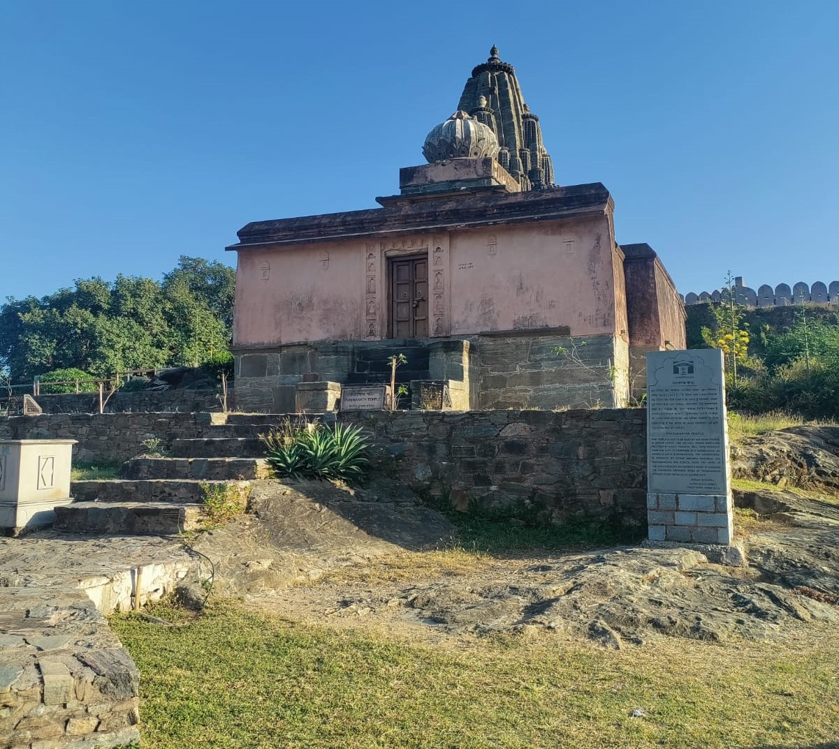 ASI information board at the Parsvanatha Temple, Kumbhalgarh Fort.