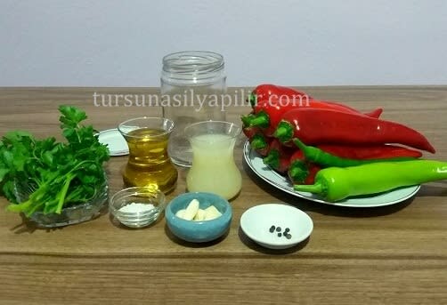 kırmızı biber turşusu