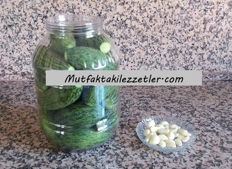Kelek turşusuna sarımsak ekleme