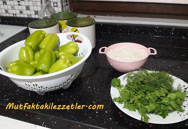 Fırında biber dolması malzemeleri