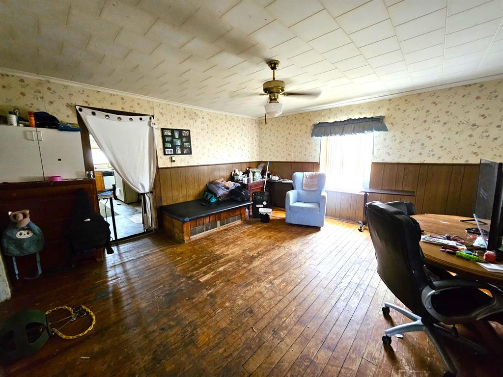 Living room at 218 S Cherry St Flushing MI