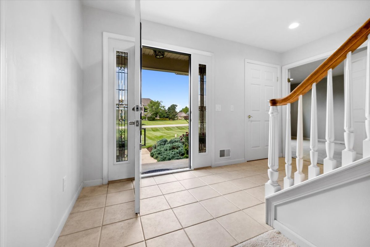 Front exterior at 9316 Mockingbird Lane Saline MI