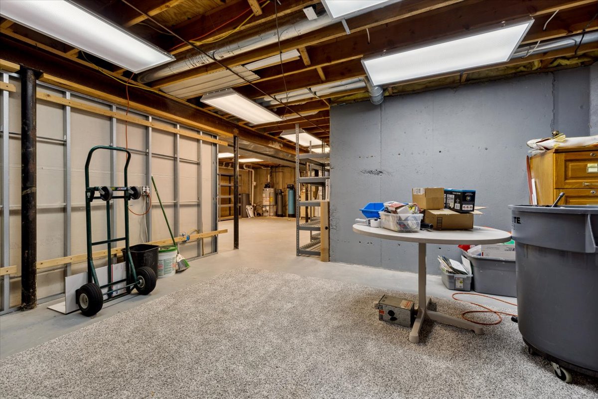 Deck and patio at 9316 Mockingbird Lane Saline MI