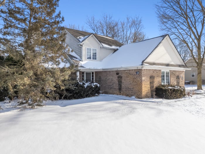 1908 Nikki Ct, Howell MI