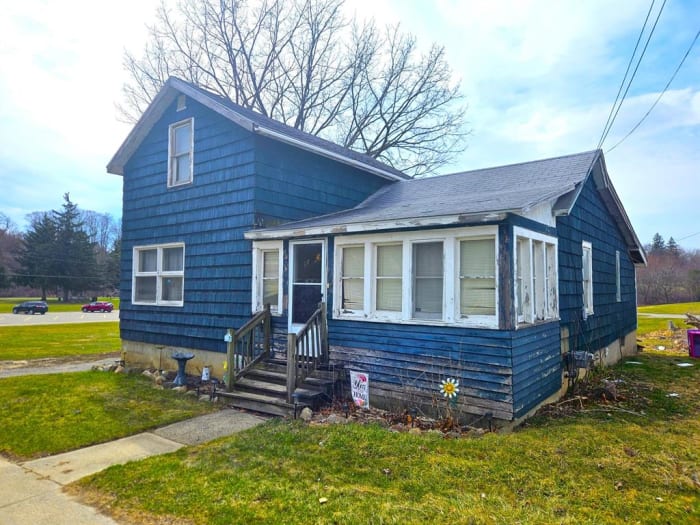 218 S Cherry St, Flushing MI