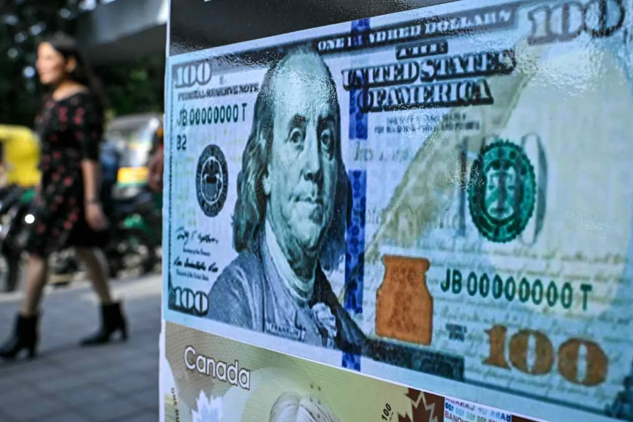 High-quality, caption-free image depicting gold bars and U.S. dollar bills, symbolizing the evolving relationship between gold and the dollar.