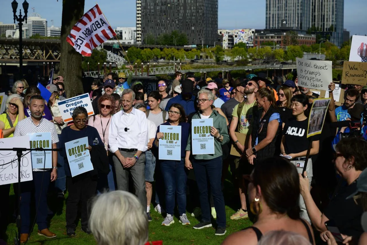 Clear, high-quality photo of traders working on a trading floor, emphasizing stock market activity.