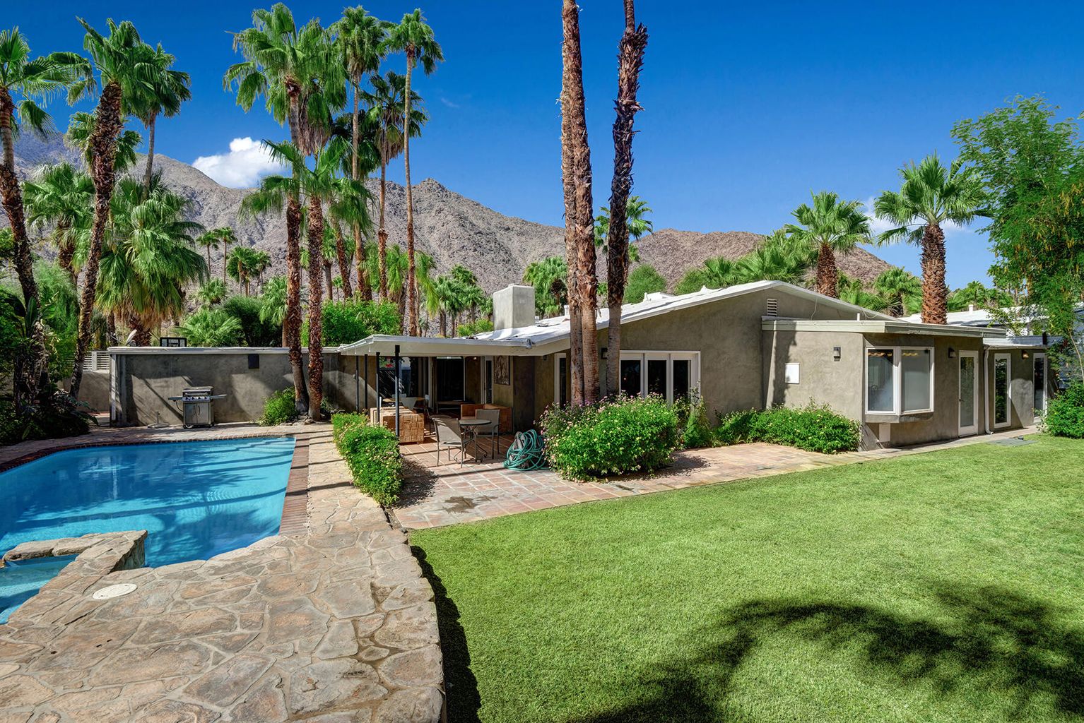 Alexander home in vista las palmas