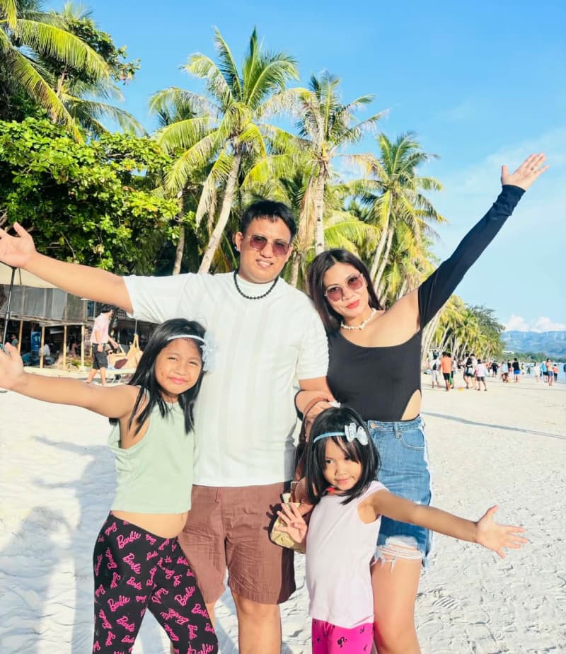 Travellers on our Boracay, Philippines trip