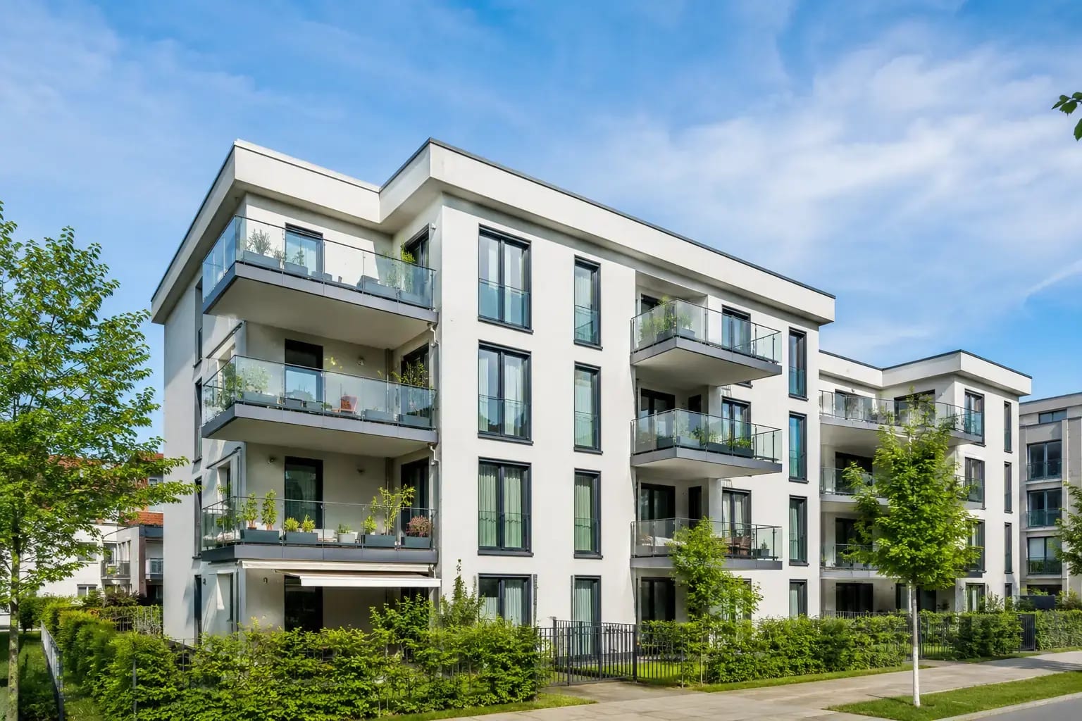 Modernes Haus finanziert mit Immobilienkredit