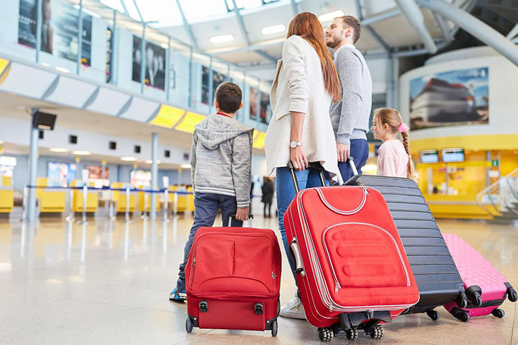 Reisefrust vermeiden: Wie eine Reiseversicherung bei Gepäckverlust,  Flugverspätungen & Co. schützt