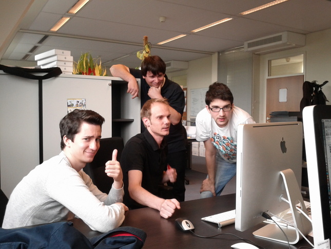 Futurezone Praktikant bei der Arbeit