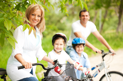 Familie am Fahrrad
