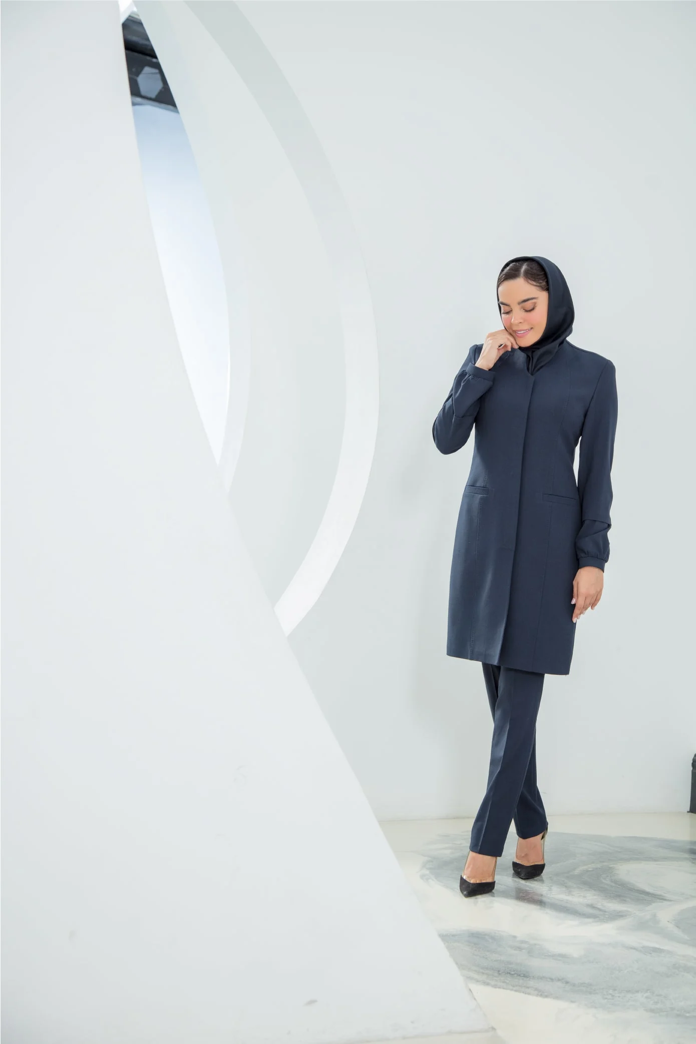 خرید مانتو شلوار اداری مدل ثمین | آستین چیندار، بدون یقه، دوخت تزئینی