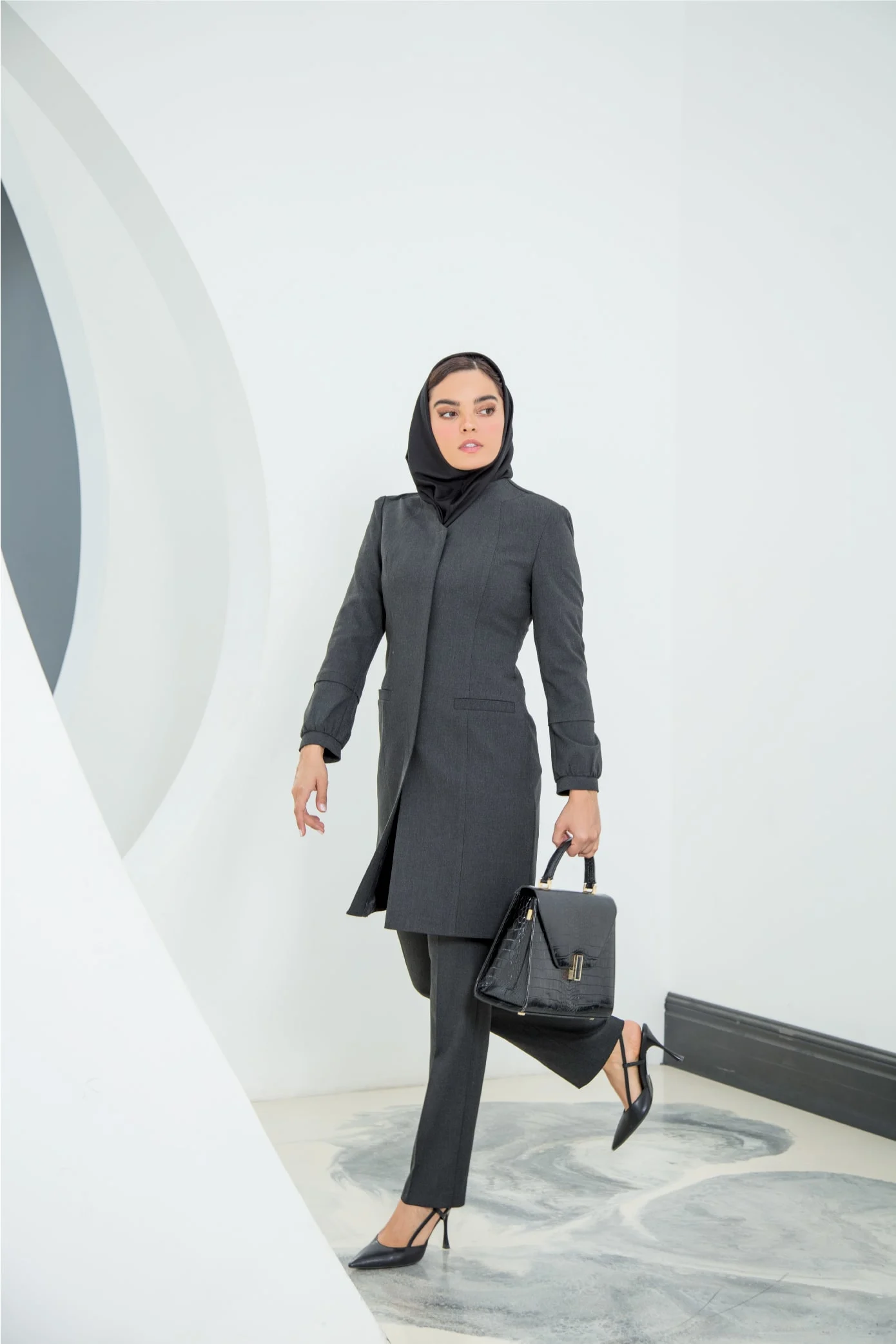 خرید مانتو شلوار اداری مدل ثمین | آستین چیندار، بدون یقه، دوخت تزئینی