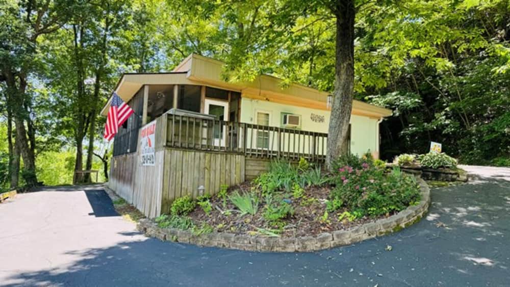 listing-details-111-hornback-mill-lane
