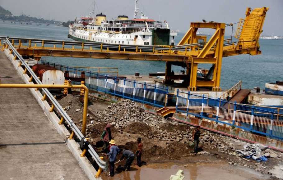 Dermaga kapal sedang diperbaiki