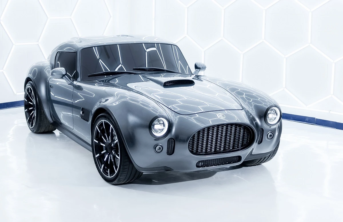 AC Cobra GT Coupe: brutalno retro!