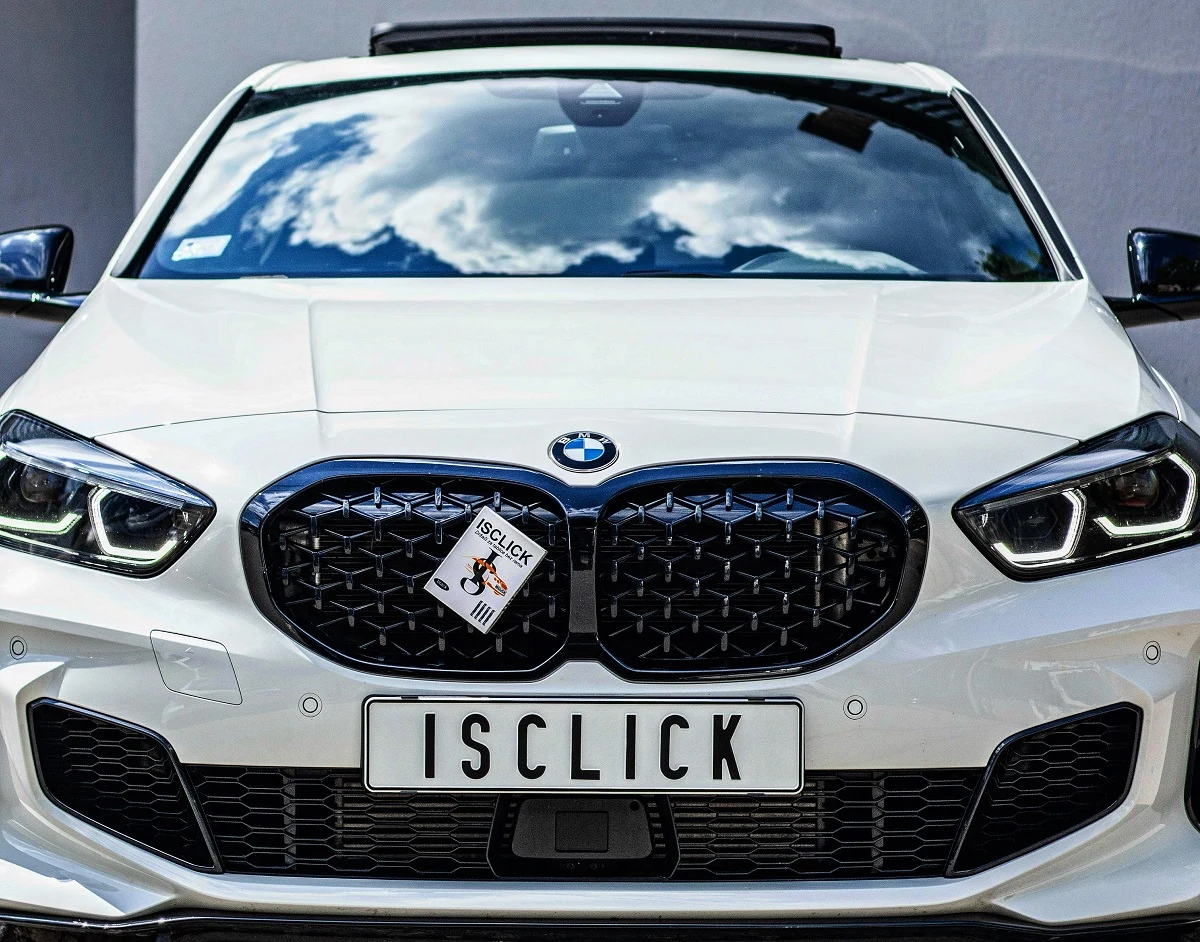 Za premium izgled tablica: IS Click držači osvajaju vozače