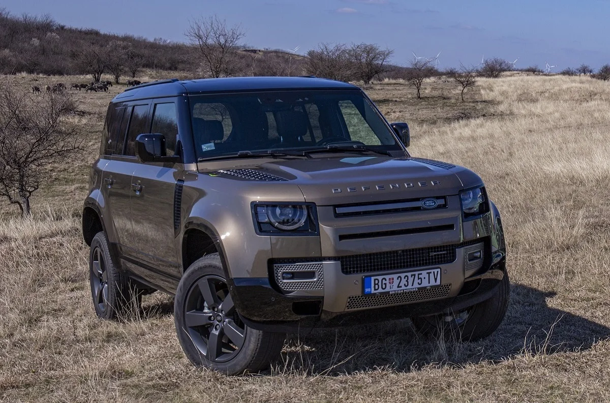 LAND ROVER DEFENDER 110 – Stara škola, nova pravila
