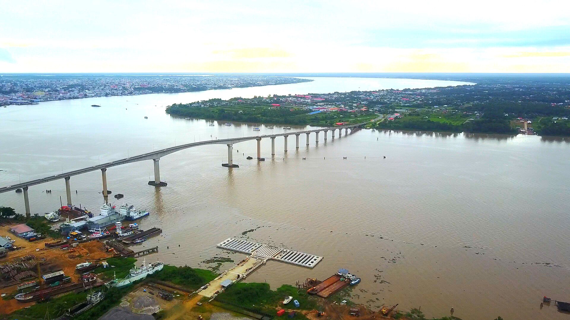 Pont Wijdenbosch : le seul pont entre l'est et l'ouest du Suriname montre des signes de fatigue