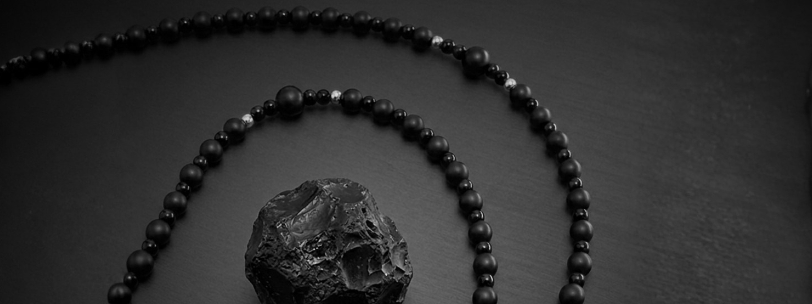 Detalle onix mate brillante rosario Primal Black NEO MEN