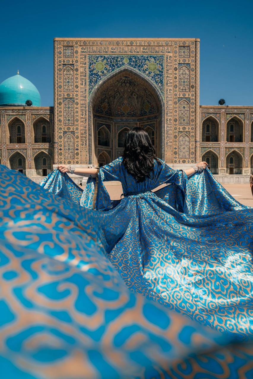 Samarqandda milliy libosdagi foto sayohat