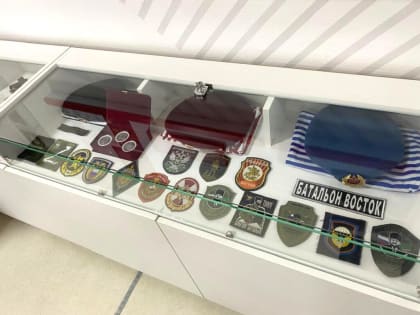В Куровском открыли выставку «СВОи герои»