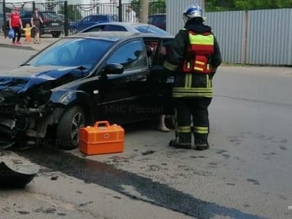 В Калуге столкнулись «Киа Рио» и скутер